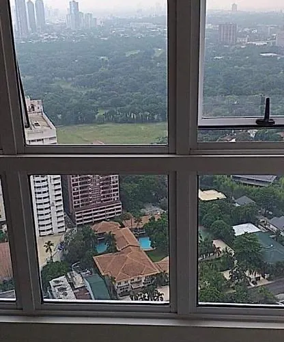 New 2br Shaw Blvd With Available Parking Space 膠囊旅館